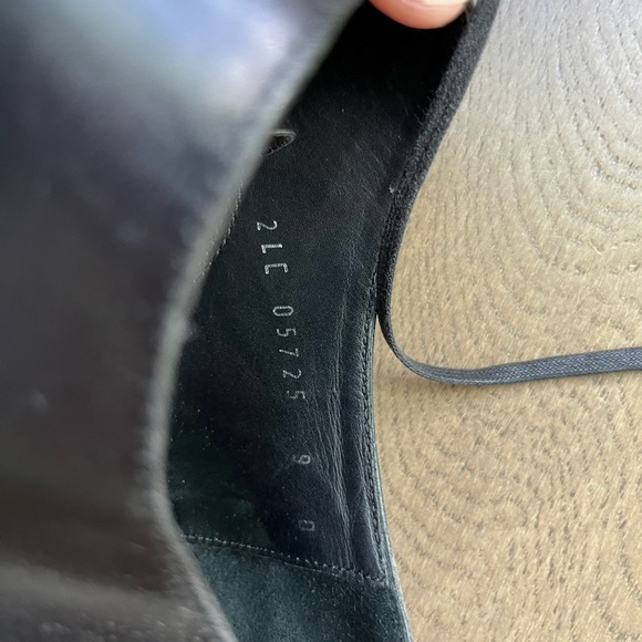 Salvatore Ferragamo leather men dress shoes. - Picture 6 of 6